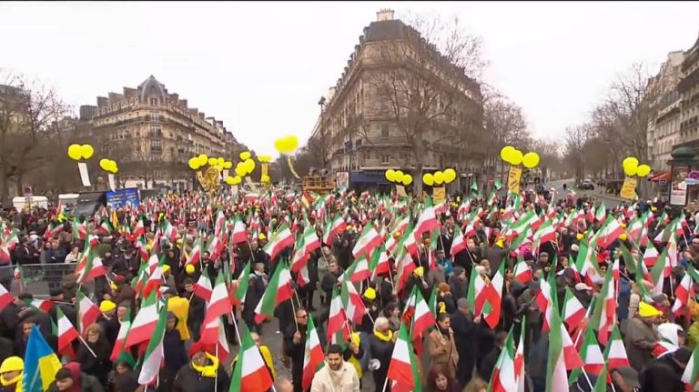 Thousands of Iranians hold pro-democracy rally in Paris